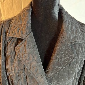 Mountain Lake Women’s Black quilted jacket/coat. Size XL